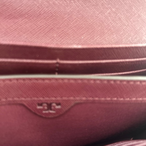 TORY BURCH Emerson Chain Crossbody Wallet Wine Color NWT (Includes Dust Bag) - Picture 12 of 15